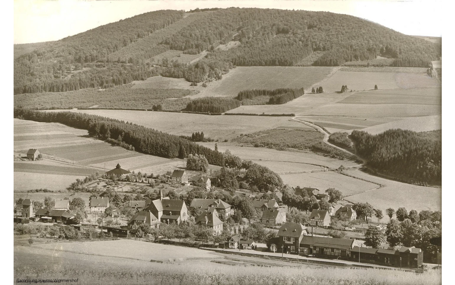 Gleidorf mit seiner Bahnanlage unten um 1938