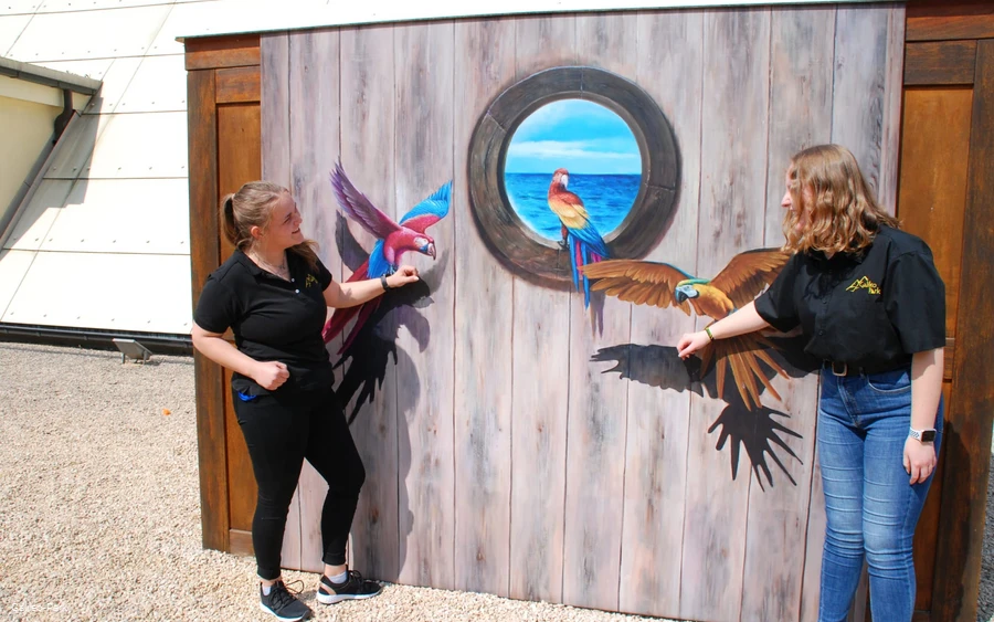 Galileo-Park Papageienbild draußen.jpg