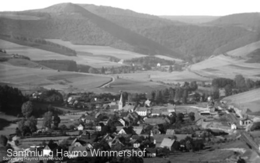 Wenholthausen mit seinen Bahnanlagen auf einem Luftbild der 1950-er Jahre