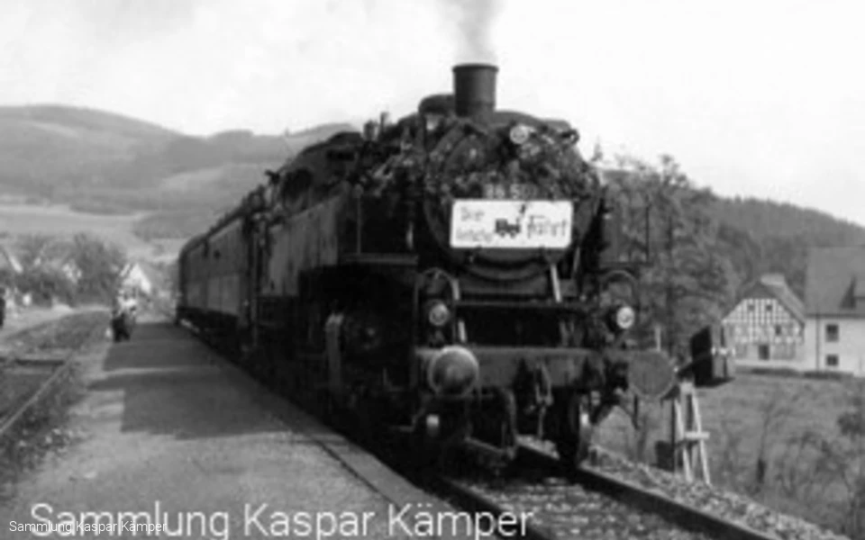 Letzter Personenzug im Bahnhof Bremke am 30.05.1964