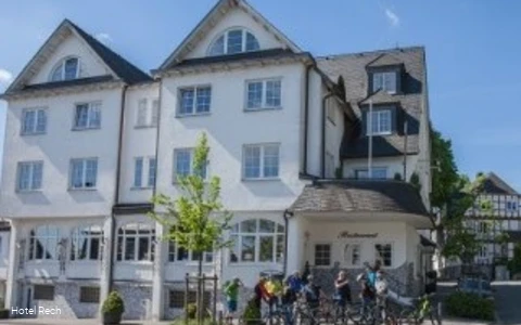 Hotel Rech Aussenansicht-17-122.jpg