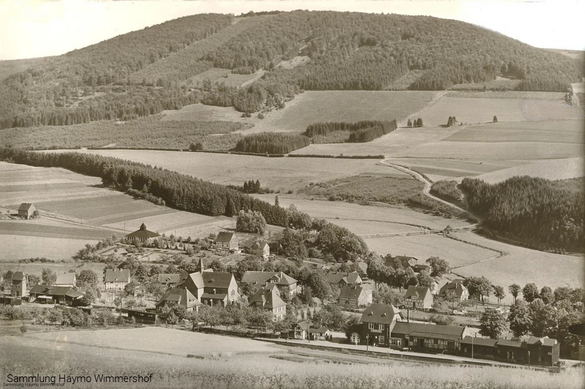 Gleidorf mit seiner Bahnanlage unten um 1938