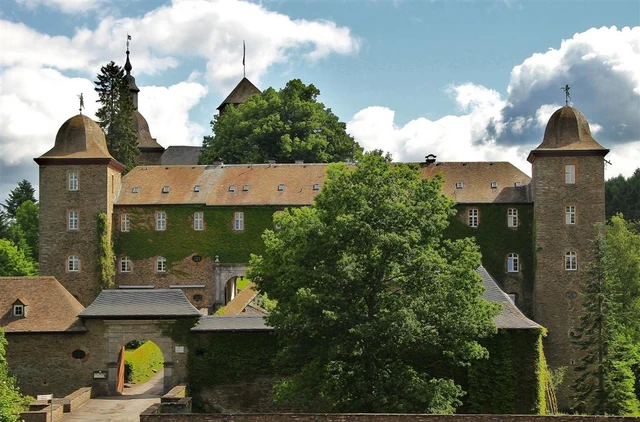 02_Burg Schnellenberg - Radroute Repetal 2012 hahefo (1).JPG