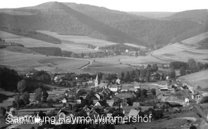 Wenholthausen mit seinen Bahnanlagen auf einem Luftbild der 1950-er Jahre